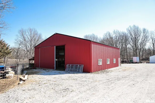 $395,000 | 3065 East County Road 1000, Plymouth, IL 62367