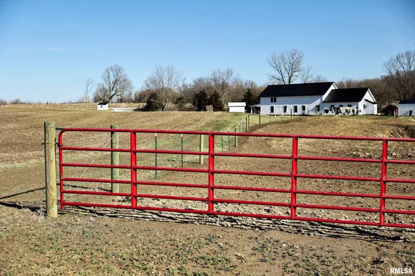 $395,000 | 3065 East County Road 1000, Plymouth, IL 62367