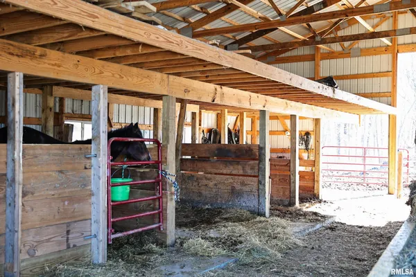 $395,000 | 3065 East County Road 1000, Plymouth, IL 62367