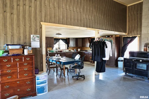 $395,000 | 3065 East County Road 1000, Plymouth, IL 62367
