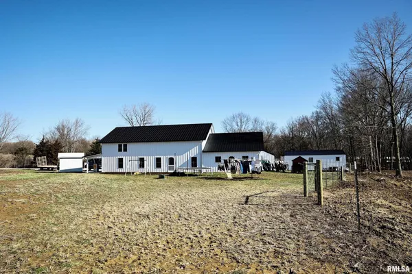 $395,000 | 3065 East County Road 1000, Plymouth, IL 62367