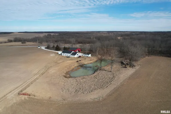 $395,000 | 3065 East County Road 1000, Plymouth, IL 62367