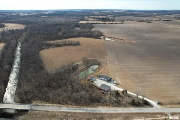 $395,000 | 3065 East County Road 1000, Plymouth, IL 62367