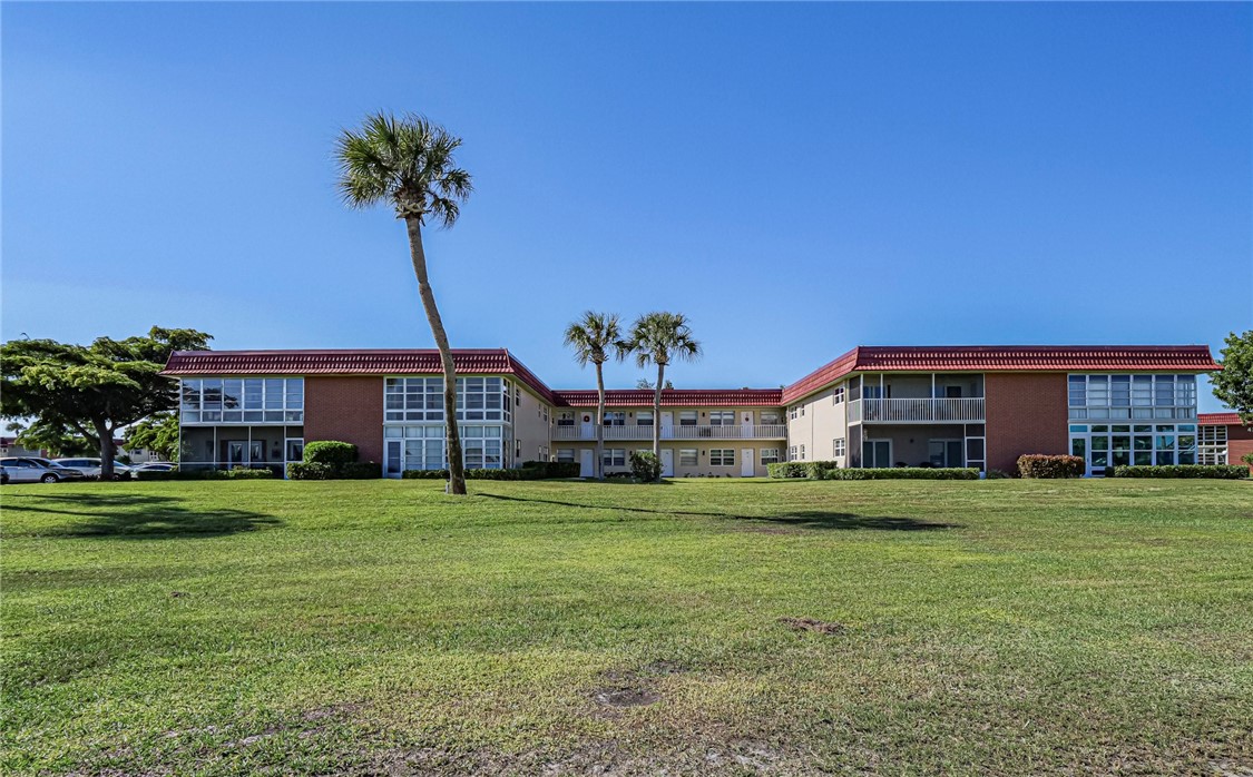 36 Pine Arbor Lane, Unit 202 Vero Beach, FL 32962 - Photo 23 of 33