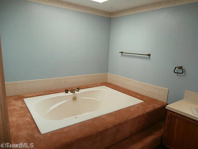 6979 Bridgewood Road Clemmons, NC 27012 - Photo 13 of 15 Master Bath/Spa. Soaker tub with Skylight!