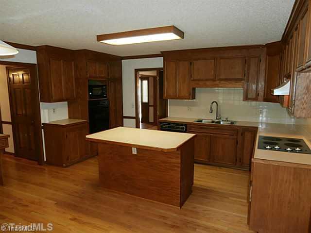 6979 Bridgewood Road Clemmons, NC 27012 - Photo 6 of 15 Kitchen. Center Island Hardwood Floors!