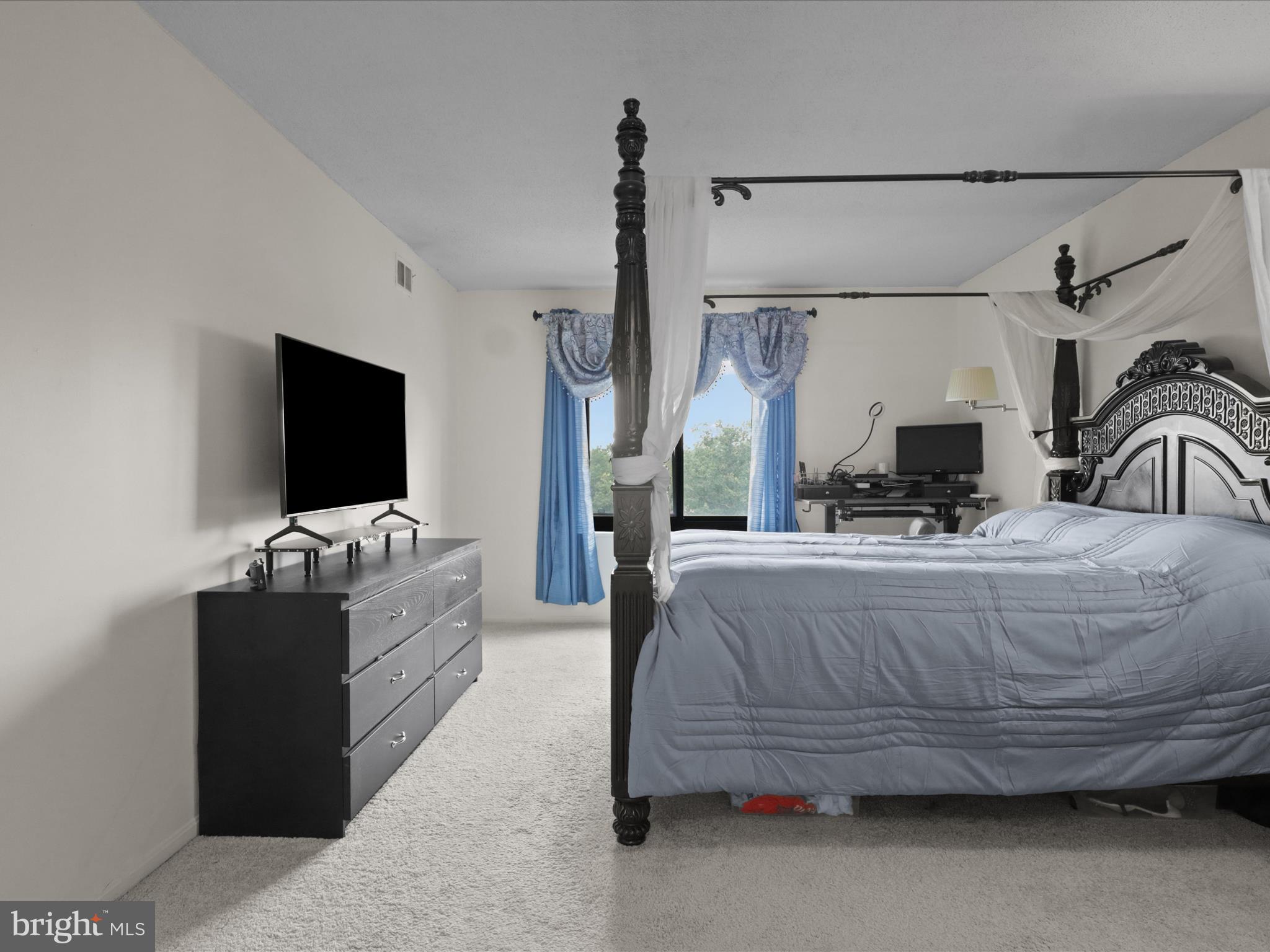 205 Yoakum Parkway, Unit 1020 Alexandria, VA 22304 - Photo 17 of 62 a living room with furniture and a flat screen tv