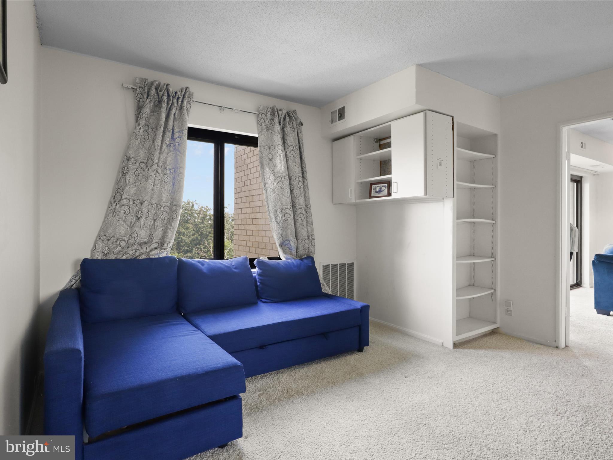 205 Yoakum Parkway, Unit 1020 Alexandria, VA 22304 - Photo 20 of 62 a living room with furniture and a window