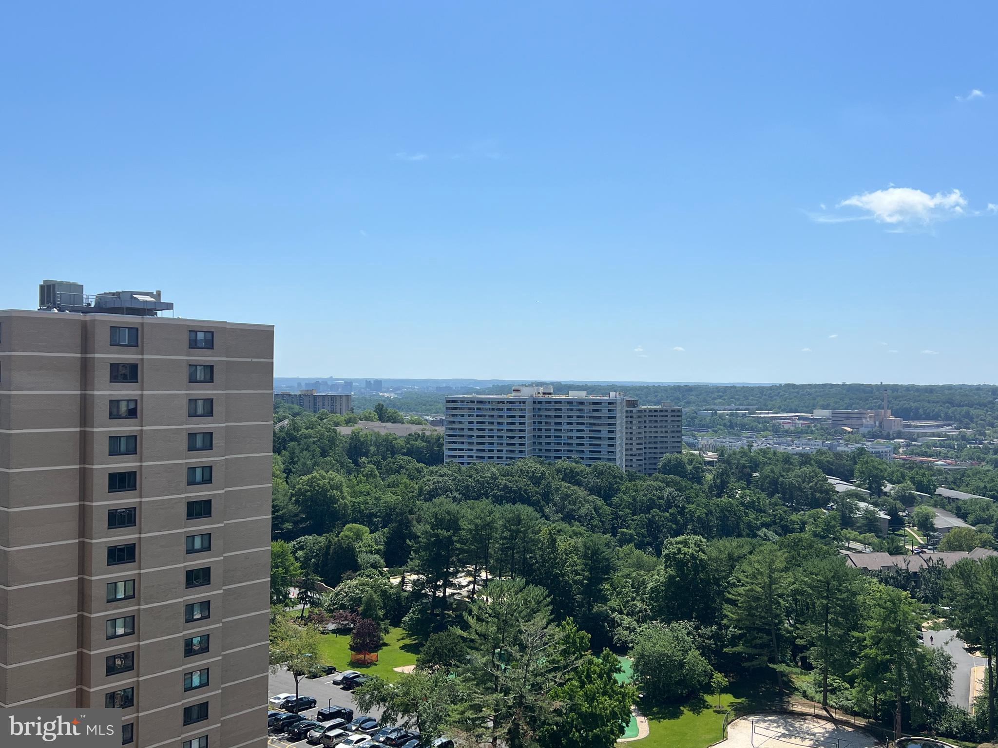 205 Yoakum Parkway, Unit 1020 Alexandria, VA 22304 - Photo 26 of 62 Roof top views!