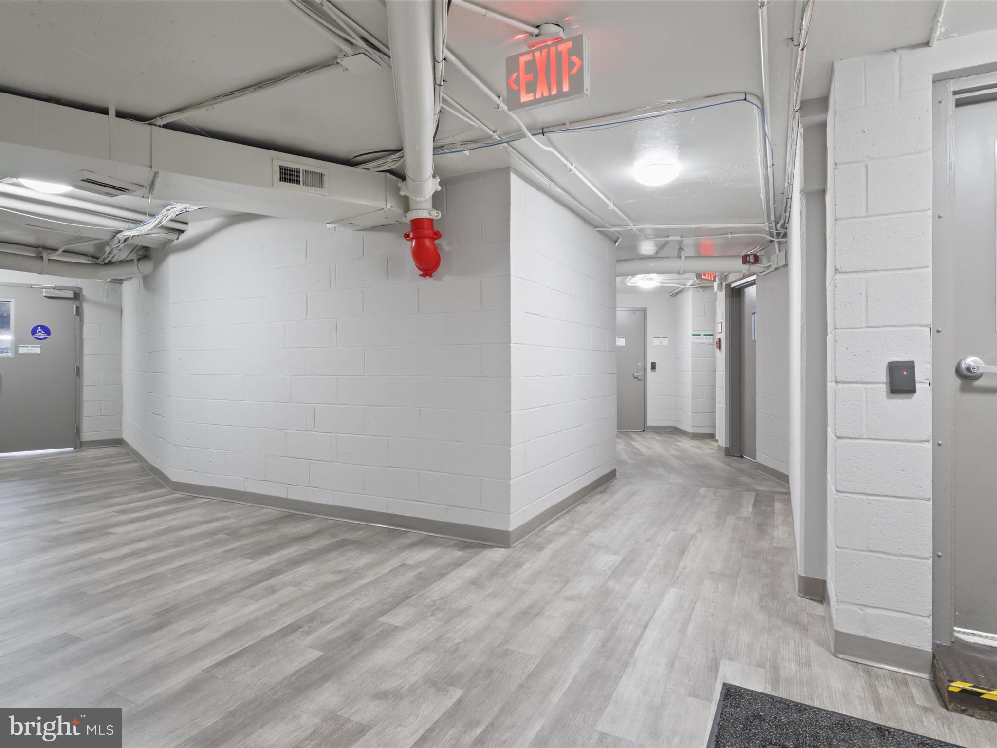 205 Yoakum Parkway, Unit 1020 Alexandria, VA 22304 - Photo 31 of 62 a view of hallway with wooden floor
