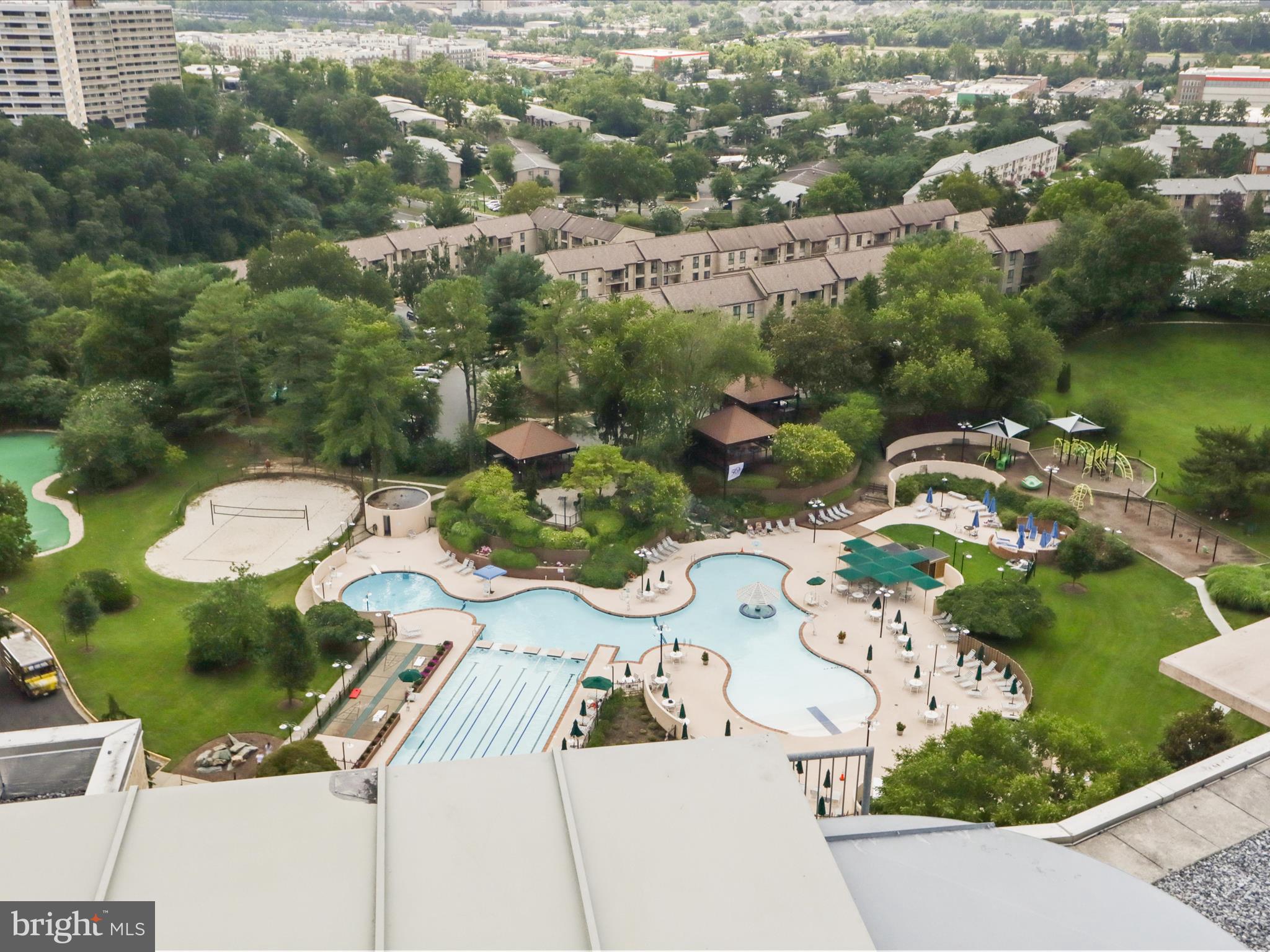 205 Yoakum Parkway, Unit 1020 Alexandria, VA 22304 - Photo 37 of 62 an aerial view of residential houses with outdoor space