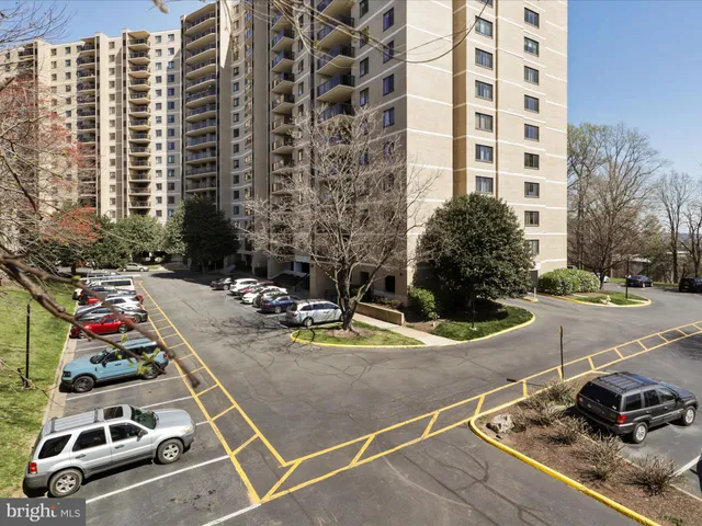 $335,000 | 205 Yoakum Parkway, Unit 1020, Alexandria, VA 22304