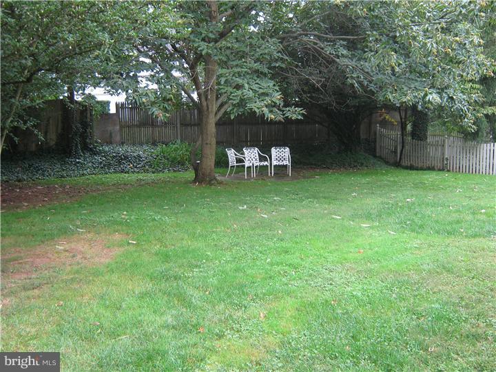 855 Valley View Road Flourtown, PA 19031 - Photo 14 of 17 Back Yard