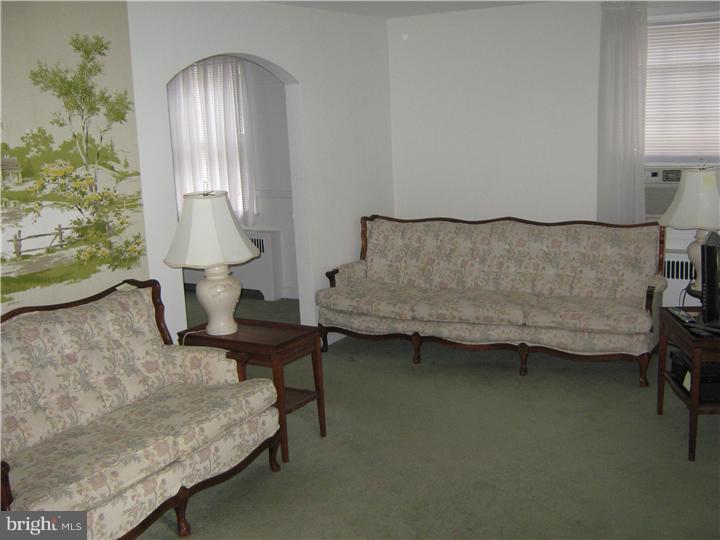 855 Valley View Road Flourtown, PA 19031 - Photo 3 of 17 Living Room
