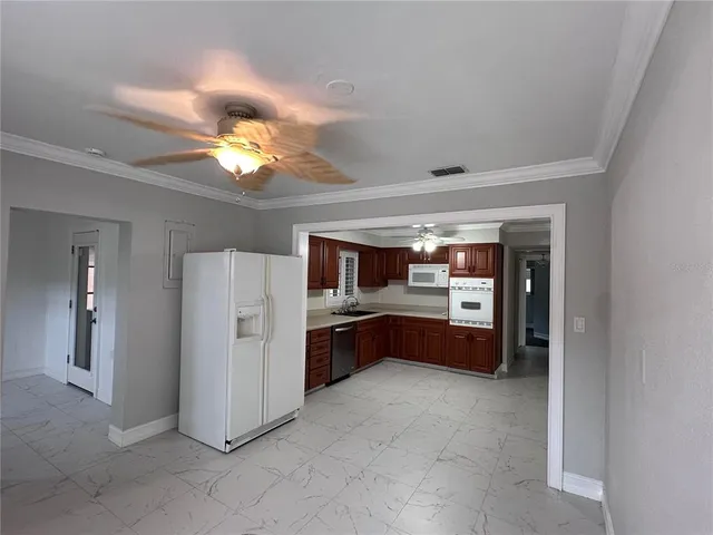 an empty room with a empty space