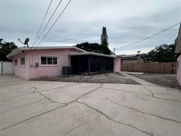 $2,700 | 10659 108th Street North, Largo, FL 33778