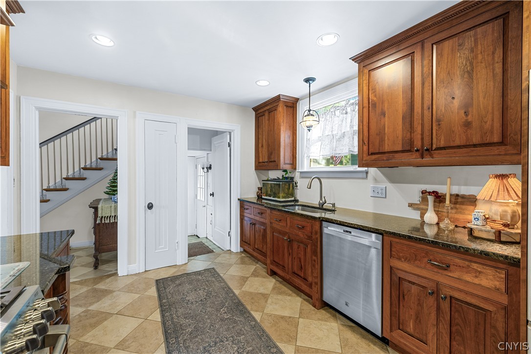 60 Paris Road New Hartford, NY 13413 - Photo 12 of 40