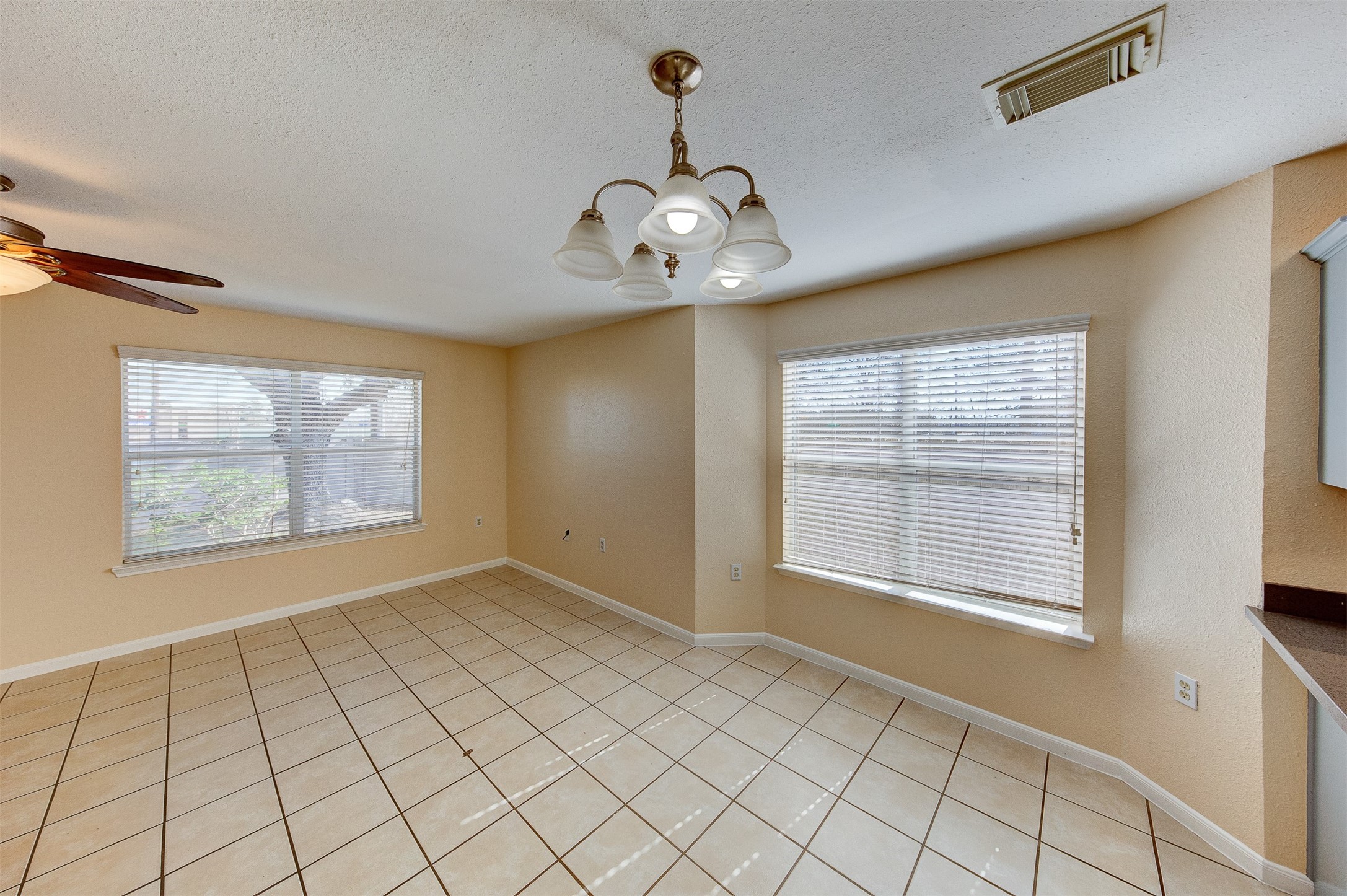 2731 Vienna Place Pasadena, TX 77502 - Photo 11 of 32