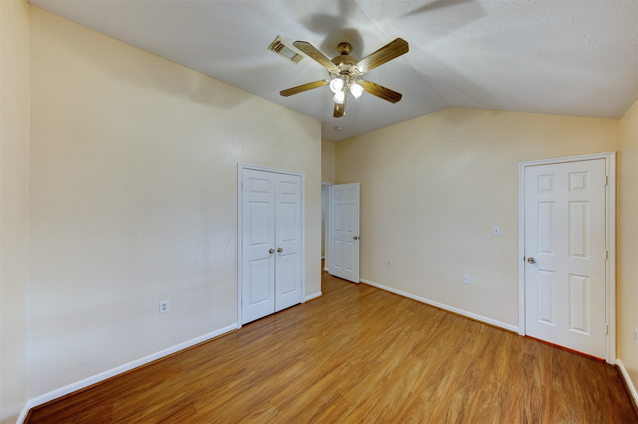 2731 Vienna Place Pasadena, TX 77502 - Photo 22 of 32