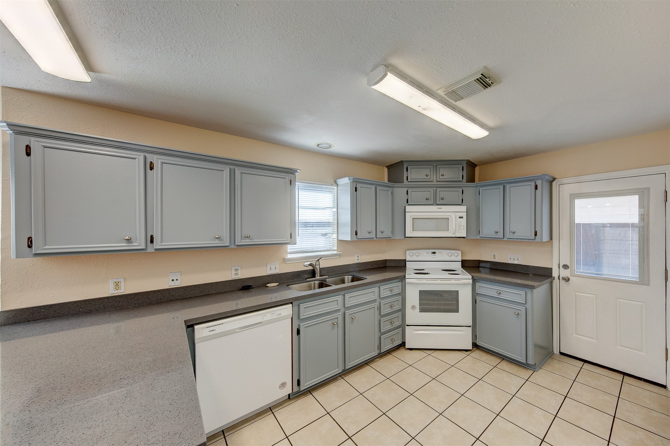 2731 Vienna Place Pasadena, TX 77502 - Photo 6 of 32