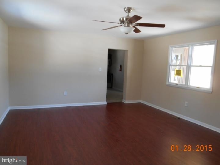 1107 Bridgeboro Road Edgewater Park, NJ 08010 - Photo 8 of 23 Family Room