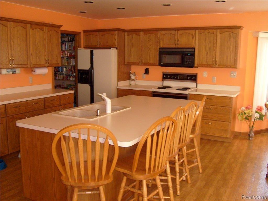16440 28 Mile Road Ray, MI 48096 - Photo 8 of 21 Island kitchen