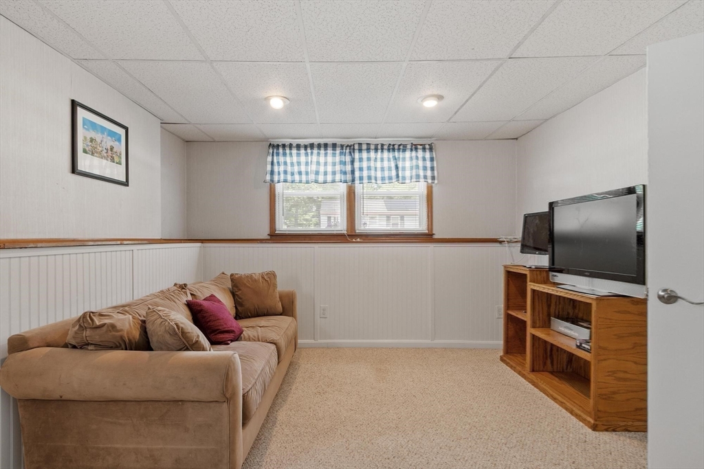 15 Dallas Road Lowell, MA 01854 - Photo 23 of 36
