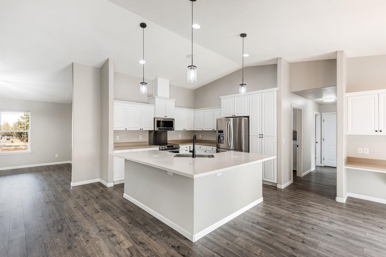 21305 Southwest Gift Road Bend, OR 97703 - Photo 11 of 46 Breakfast Bar