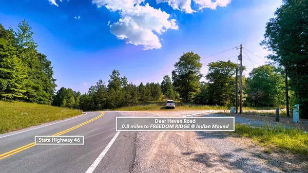 a view of a back yard