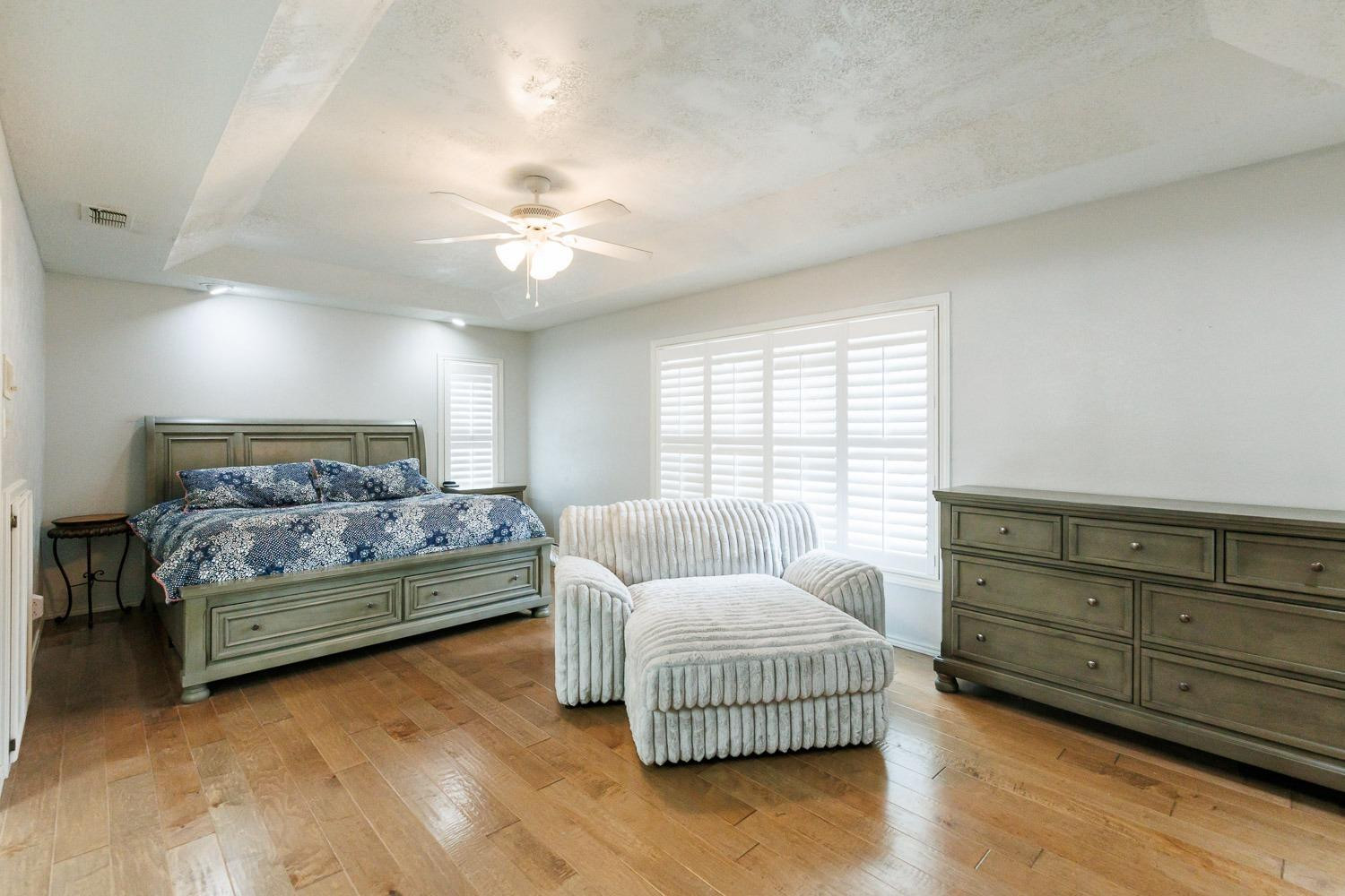 5720 78th Street Lubbock, TX 79424 - Photo 25 of 57 Primary Bedroom