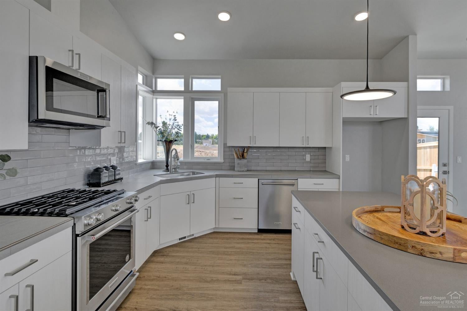 674 Northwest Rimrock Drive Redmond, OR 97756 - Photo 10 of 25 Additional Photo