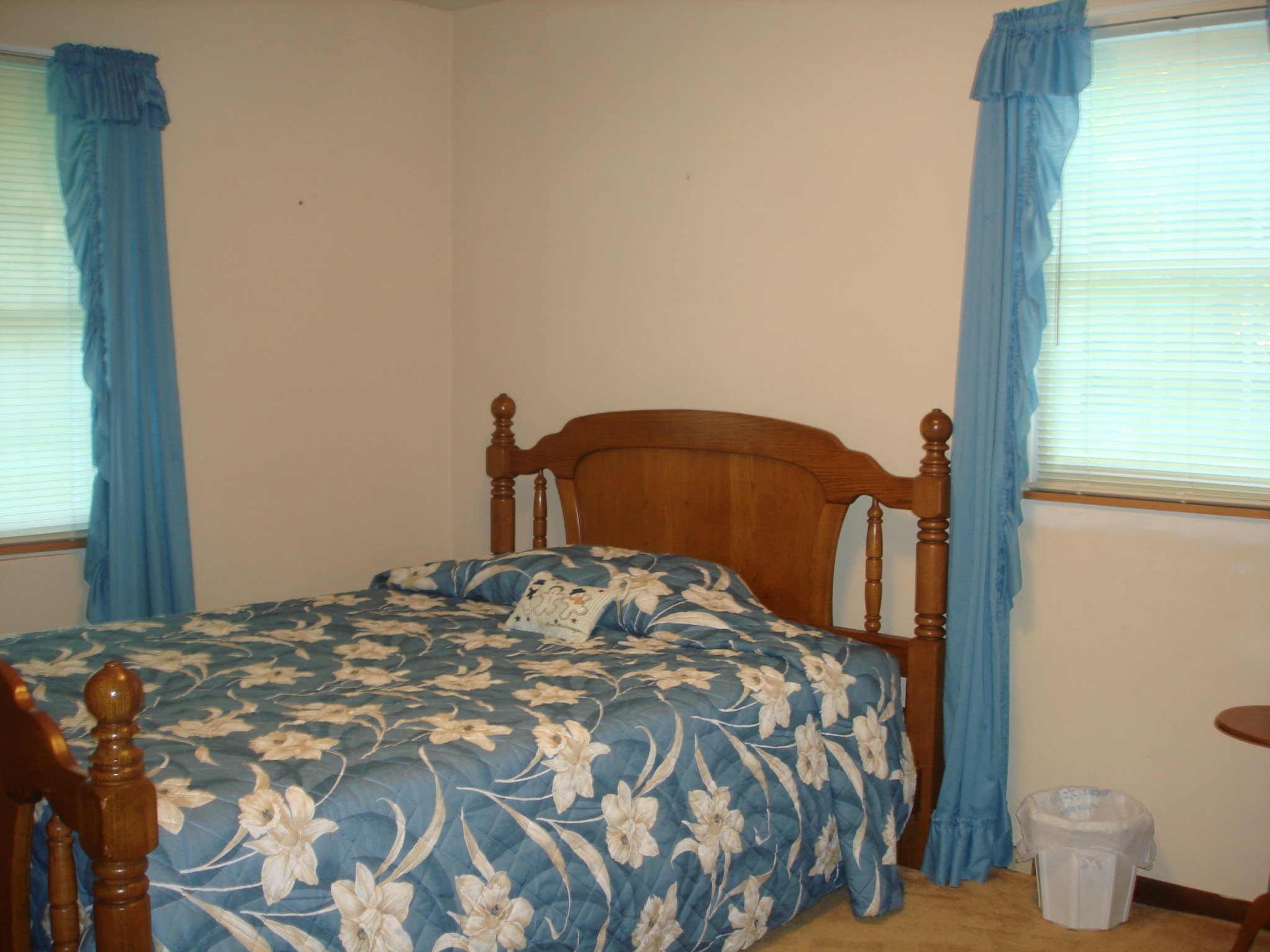 225 Sherwood Road Powell, TN 37849 - Photo 13 of 17 a bedroom with a bed and a window