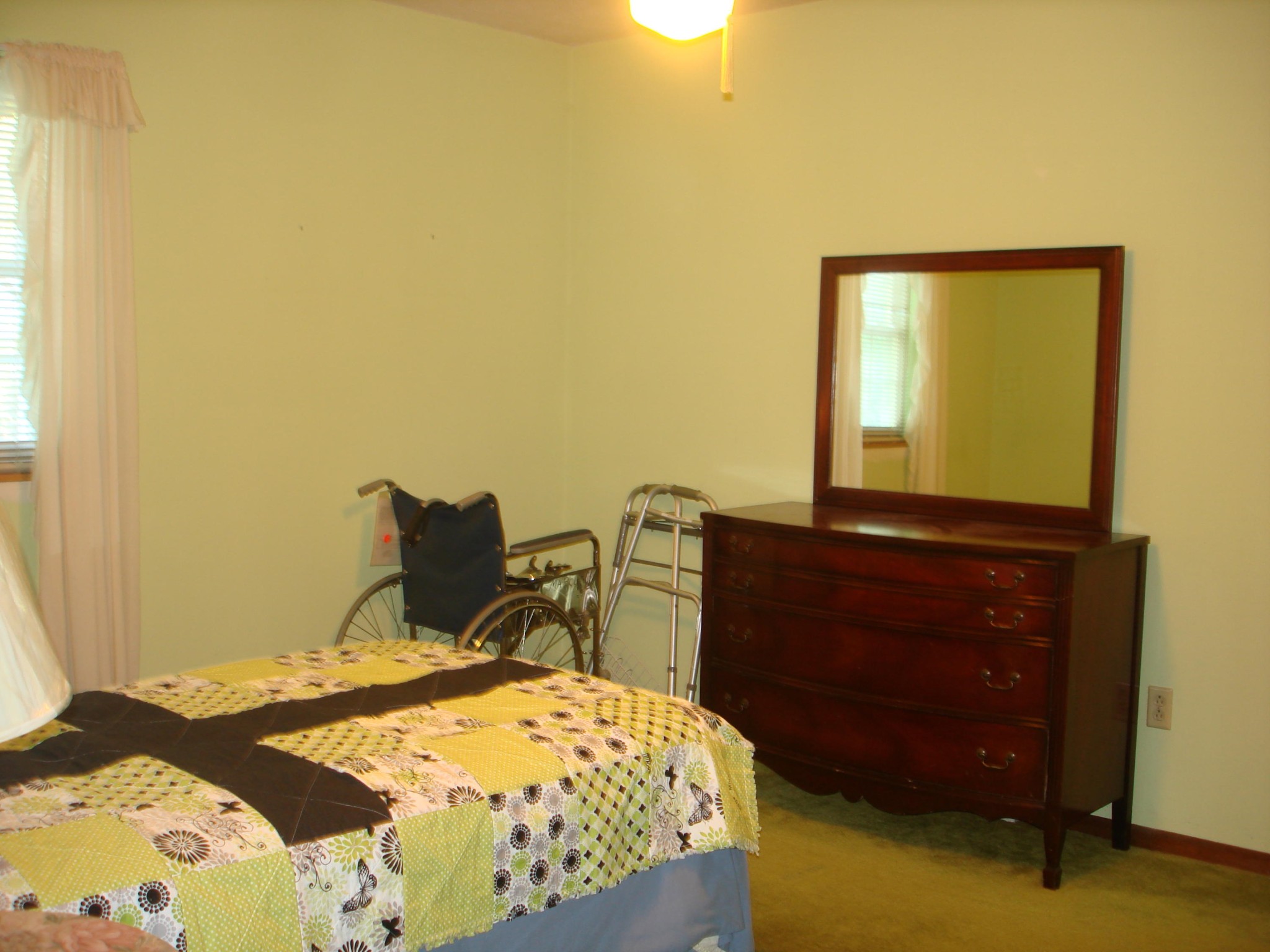 225 Sherwood Road Powell, TN 37849 - Photo 10 of 17 a bedroom with a bed and a dresser
