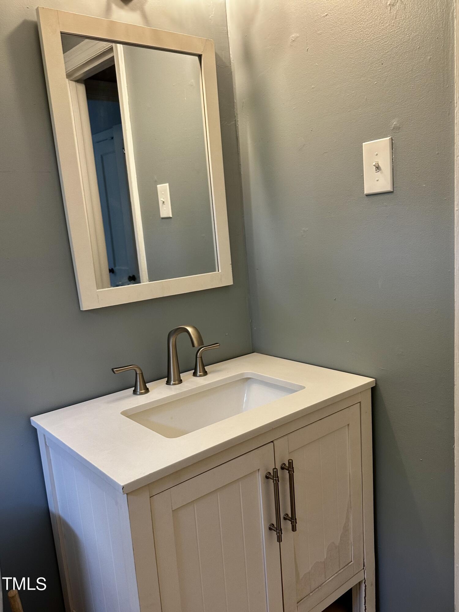 208 Plainview Avenue Raleigh, NC 27604 - Photo 7 of 12 IMG_1434