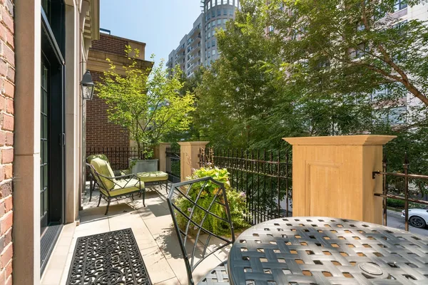 $3,750,000 | 446 West Huron Street, Chicago, IL 60654