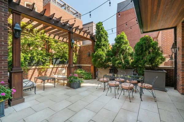 $3,750,000 | 446 West Huron Street, Chicago, IL 60654