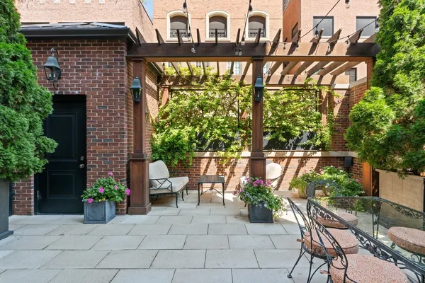 $3,750,000 | 446 West Huron Street, Chicago, IL 60654