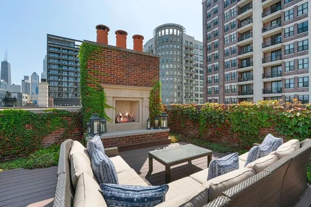 $3,750,000 | 446 West Huron Street, Chicago, IL 60654