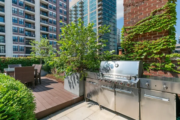 $3,750,000 | 446 West Huron Street, Chicago, IL 60654
