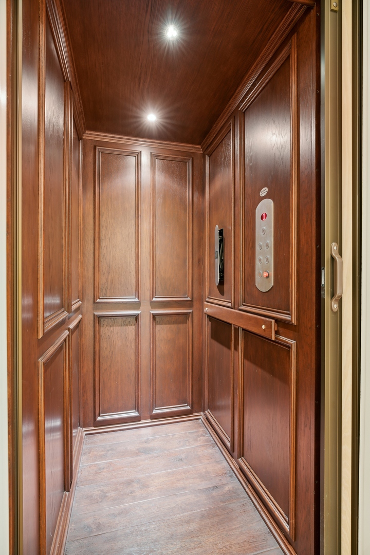 446 West Huron Street Chicago, IL 60654 - Photo 54 of 61