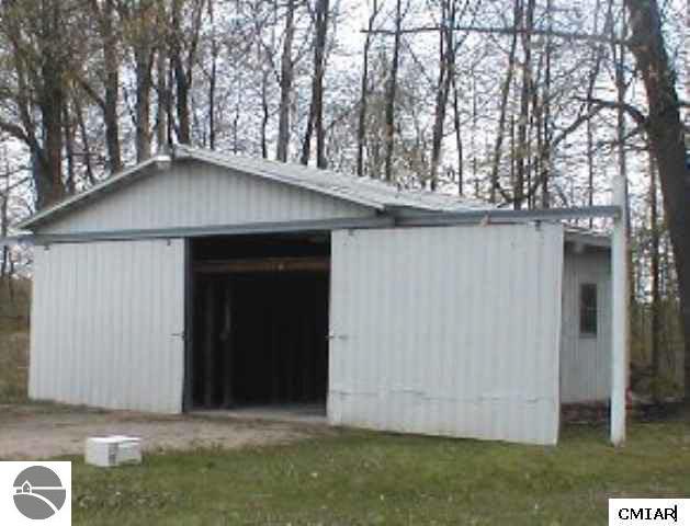 1653 South Colonel Point Crystal, MI 48818 - Photo 8 of 9 1768813-7.JPG