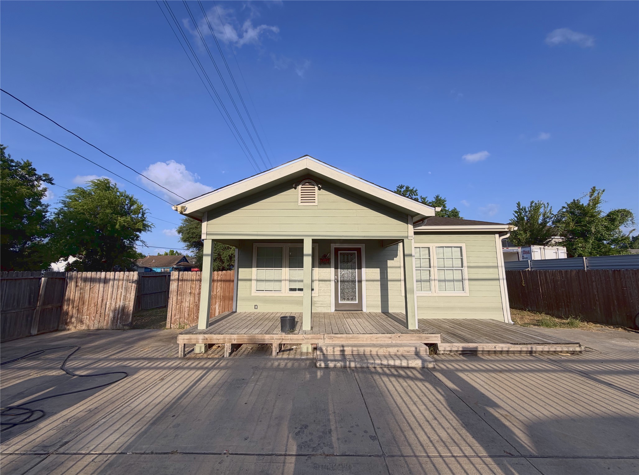 716 74th Street Houston, TX 77011 - Photo 1 of 13