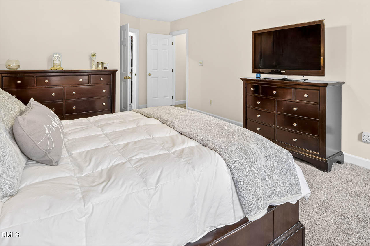 7905 Pony Pasture Court Raleigh, NC 27612 - Photo 22 of 42 7904 Pony Pasture Ct - Fotello interior-