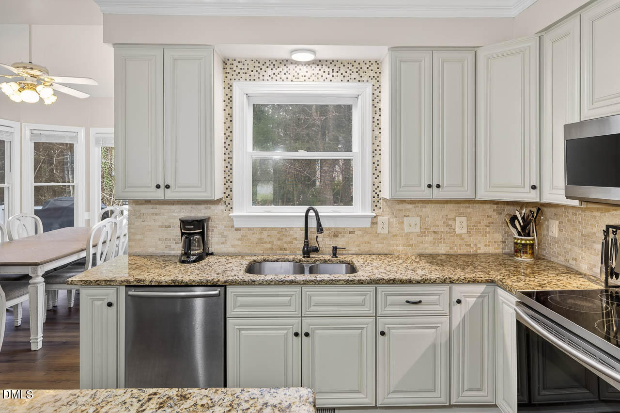 7905 Pony Pasture Court Raleigh, NC 27612 - Photo 5 of 42 7904 Pony Pasture Ct - Fotello interior-