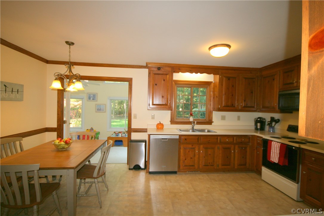 12720 Foxstone Road Midlothian, VA 23113 - Photo 8 of 21 a kitchen with lots of counter top space