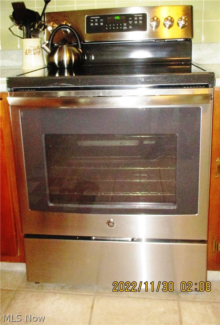 3729 Bassett Road Rootstown, OH 44272 - Photo 9 of 25 Energy efficient range to cook or bake.