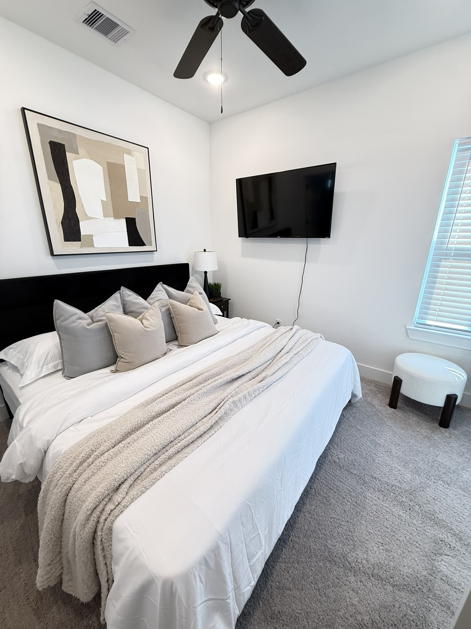 5527 Denmark Street, Unit B Houston, TX 77028 - Photo 11 of 40 a bedroom with a bed tv and a window