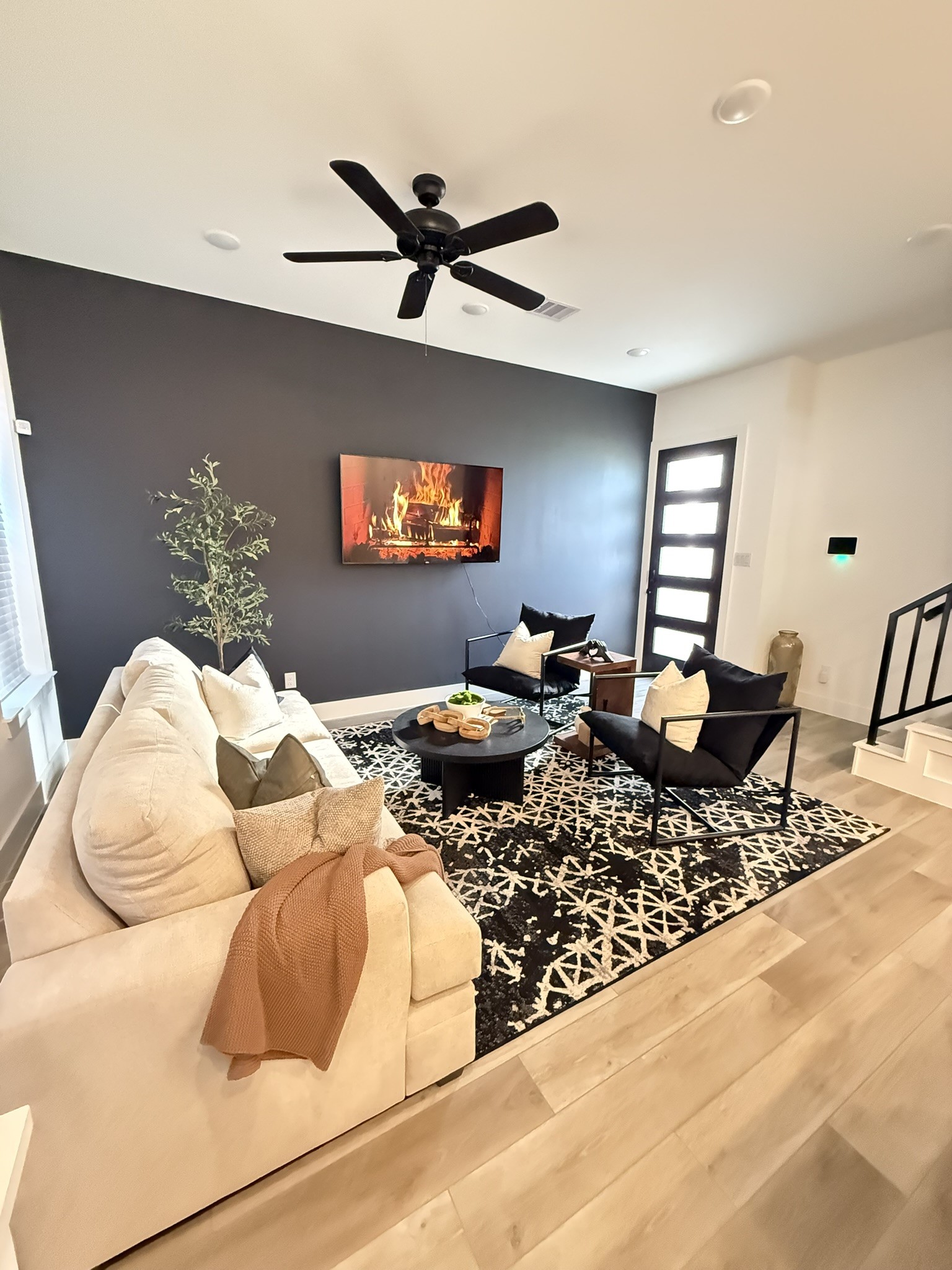 5527 Denmark Street, Unit B Houston, TX 77028 - Photo 23 of 40 a living room with furniture or window and a flat screen tv