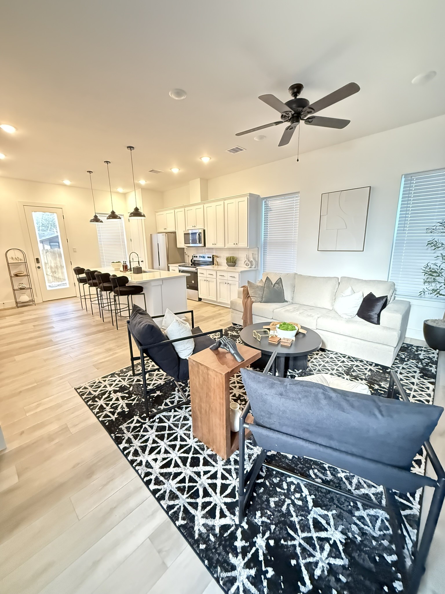 5527 Denmark Street, Unit B Houston, TX 77028 - Photo 24 of 40 a living room with a couch and a table