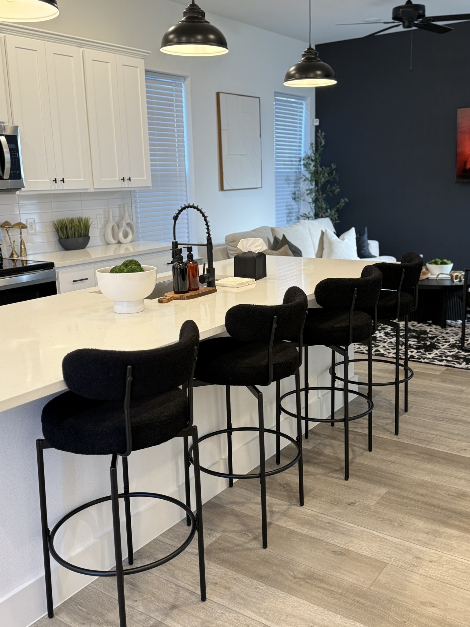 5527 Denmark Street, Unit B Houston, TX 77028 - Photo 26 of 40 a kitchen with a dining table and chairs